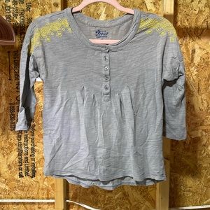 Gray with yellow decor size large long sleeve t-shirt